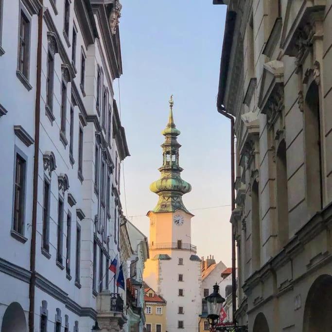 Ferienwohnung Stylish Getaway In Prime Bratislava Location - By The Danube And Old Town Exterior foto